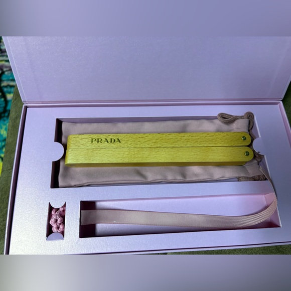 Prada Mid-Autumn Fan in Box - Gift Set - Picture 3 of 6